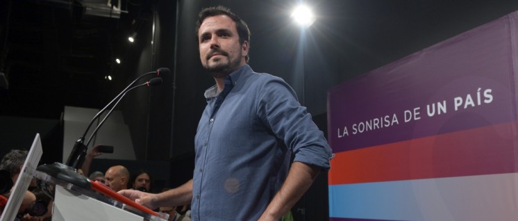 „Das Lächeln eines Landes“ – und was davon übrig bleibt: Alberto Garzón, Kandidat der Vereinigten Linken, spricht zur Auswertung der Wahl. (Foto: Podemos)