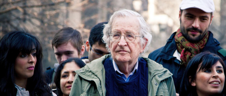 Noam Chomsky 2011 bei einer Demonstration in New York (Foto: [url=https://www.flickr.com/photos/andrewrusk/5598993589/in/faves-44124300615@N01/] Andrew Rusk/flickr.com[/url])