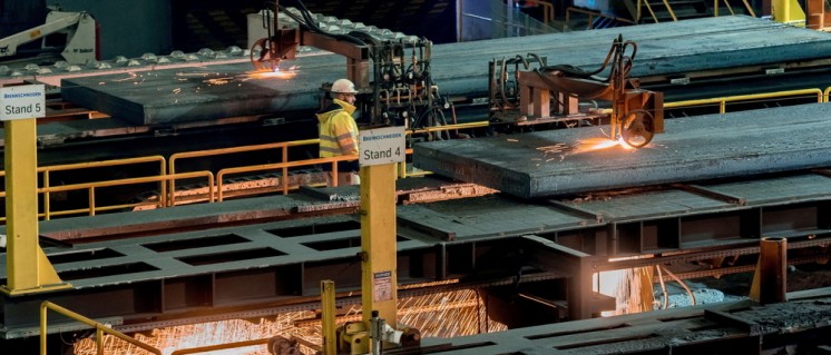 Im Thyssen Krupp Werk in Duisburg (Foto: ThyssenKrupp Steel Europe Fotografie)