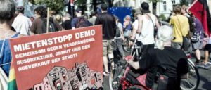 Rückhalt für Holm: Berliner Mieteraktivisten – hier bei einer Demonstration im September 2016 – unterstützen Holms wohnungspolitische Forderungen. (Foto: [url=https://www.flickr.com/photos/majkaczapski/29481510312/]Majka Czapski[/url])