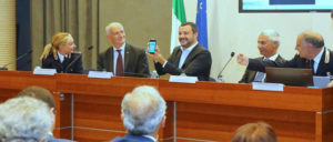 Matteo Salvini (Lega Nord) Innenminister und stellvertretender Ministerpräsident Italiens, provozierte am 29. Juli, Mussolinis Geburtstag, auf Twitter mit dem Zitat Mussolinis: „Molti nemici, tanto onore“ („Viel Feind, viel Ehr“). (Foto: Quelle: http://www.interno.gov.it)