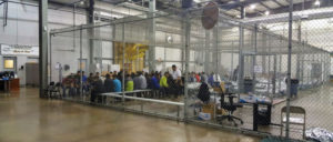 „Illegale“ Migranten werden in den USA in Käfige gesteckt (McAllen, Texas, 17. Juni 2018). (Foto: U.S. Border Patrol)