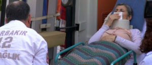 Leyla Güven nach Beendigung ihres Hungerstreiks auf dem Weg ins Krankenhaus in Amed (Foto: anfdeutsch.com)
