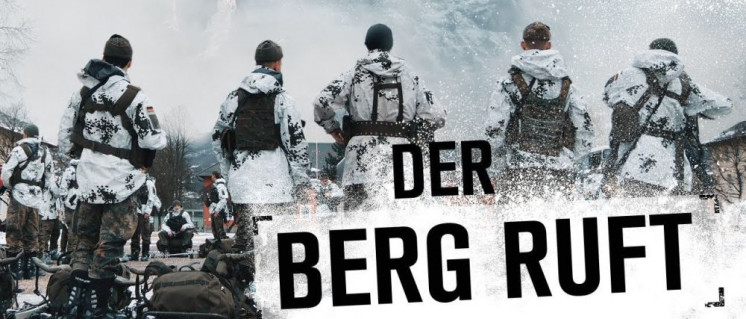 Noch frohen Mutes – Die Kameraden vor der Bergbesteigung (Foto: Bundeswehr)