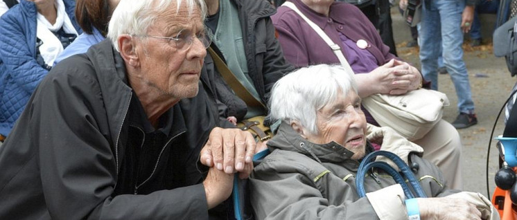 Esther Bejarano und Rolf Becker auf dem UZ-Pressefest (Foto: Tom Brenner)