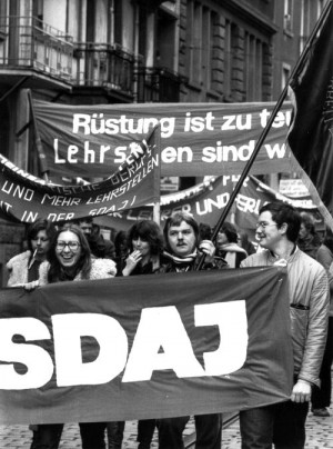 SDAJ auf der Straße gegen Hochrüstung und Lehrstellenmangel