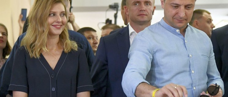 Absolute Mehrheit für Präsident Selenskij – fast die Hälfte der Wahlberechtigten waren zu Hause geblieben. (Foto: MYKOLA LAZARENKO)