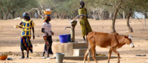 Burkina Faso: Perspektivloses Dorfleben in der Sahelzone (Foto: [url=https://www.flickr.com/photos/adam_jones/4815821550/]Adam Jones[/url])