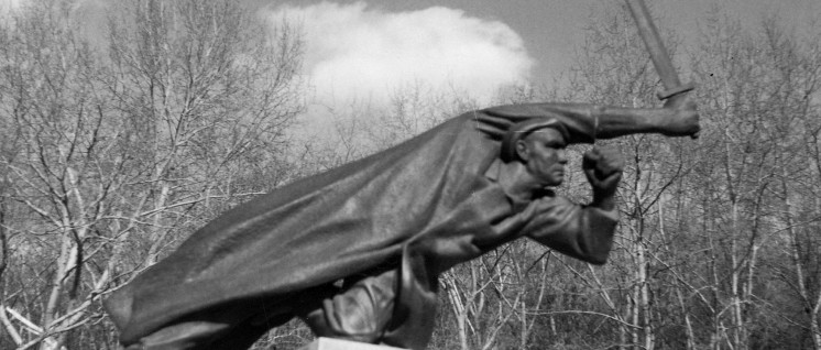 Spanienkämpfer-Denkmal von Fritz Cremer in Berlin-Friedrichshain, Gedenkstätte der 3000 Interbrigadisten