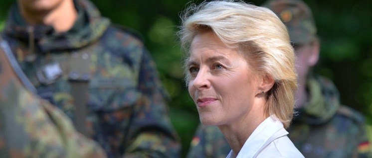 Von der Leyen soll für ihre Verdienste um die Militarisierung der EU befördert werden. (Foto: [url=https://www.flickr.com/photos/dirkvorderstrasse/14673713451/]Dirk Vorderstraße[/url])