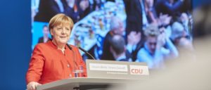 Passt diese Frau noch zur CDU? Kanzlerin Merkel verleiht der rechten Regierungspolitik ein weltoffenes Antlitz. (Foto: CDU/Laurence Chaperon)