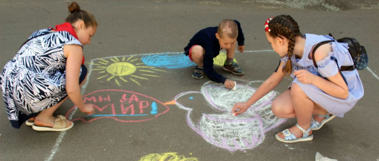 „Wir sind für den Frieden“ Kinderfest des Klubs in Makejewka (Foto: Stanislaw Retinskij,)