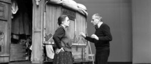 Proben zu Mutter Courage mit Gisela May und Manfred Wekwerth im Berliner Ensemble, 1978 (Foto: Bundesarchiv, Bild 183-T0927-019 / Katja Rehfeld)