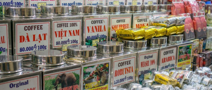 Kaffeangebot auf dem Ben-Thanh-Markt in Saigon (Foto: [url=https://www.flickr.com/photos/30478819@N08/30787556387/in/photostream/]Marco Verch[/url])