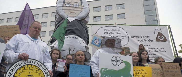 Der Proteste vor der Hauptversammlung der Bayer-AG in Bonn am 26. April vereinigte Umweltschützer, Konzernkritiker und auch Schüler der „Fridays for future“-Bewegung. (Foto: Hans-Dieter Hey / r-mediabase.eu)