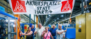 Die Arbeitsplatzvernichtung in der Automobilindustrie erzeugt Widerstand – hier beim Zulieferer ZF (Foto: Thomas Range)