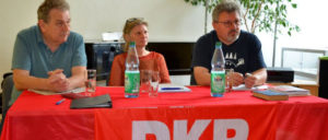 Die Wessis im Podium hörten auch gut zu: Werner Sarbok, Meike Siefker und Achim Bigus (von links nach rechts) (Foto: Peter Weyland)