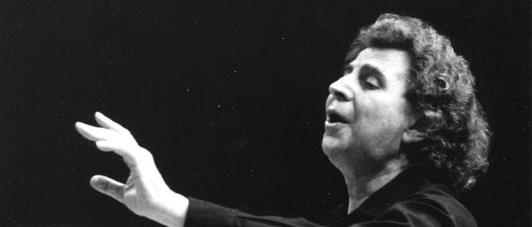 Mikis Theodorakis in der Kölner Philharmonie, 1987 (Foto: Tom Brenner)