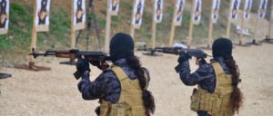 Schießtraining bei den kurdischen Volksverteidigungseinheiten (Foto: Kurdish YPG Fighters, YPG / SDF Kurdishstruggle)