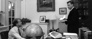 US-Präsident  Jimmy Carter und sein Sicherheitsberater Zbigniew Brzezinski (r.) (Foto: U.S. National Archives and Records Administration/wikimedia.org/public domain)