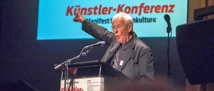 Kluge Texte, mit Leidenschaft vorgetragen: Rolf Becker (Foto: Jens Schulze)