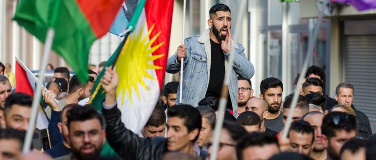 Weltweit gibt es Proteste gegen den türkischen Überfall auf Syrien – wie hier in Trier.
                          (Foto: Jan Maximilian Gerlach)