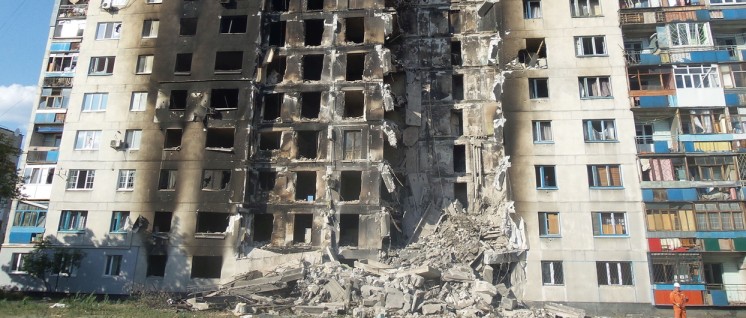 Zerstörtes Wohngebäude in der Lugansker Volksrepublik (Foto: Wikimedia/Lionkinh/CC BY-SA 4.0)