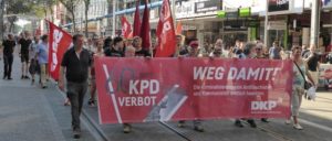 250 demonstrierten für die Aufhebung des KPD-Verbotes durch die Karlsruher Innenstadt. (Foto: Gustl Ballin)