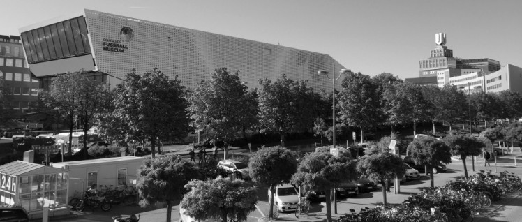 Kein Raumschiff, sondern das neu eröffnete Deutsche Fußballmuseum in Dortmund. (Foto: Creative Commons Attribution-Share Alike 4.0 International, Lucas Kaufmann)