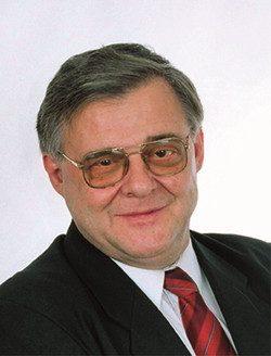 Dr. Dietmar Pellmann (65) ist Mitglied des Stadtvorstandes der Partei „Die Linke“ in Leipzig. Er gehörte als ausgewiesener Sozialpolitiker fast 20 Jahre dem Leipziger Stadtrat und  15 Jahre dem Sächsischen Landtag an