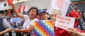 Mit Farben, die die indigenen Völker Boliviens repräsentieren, wird, wie hier in Caracas, Solidarität gegen den Putsch ausgedrückt.
                          (Foto: mppre.gob.ve)