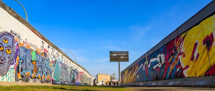 Tunnelblick: Die Eastside Gallery als Überbleibsel des Kalten Krieges (Foto: dronepicr / flickr.com / Lizenz: CC BY 2.0)