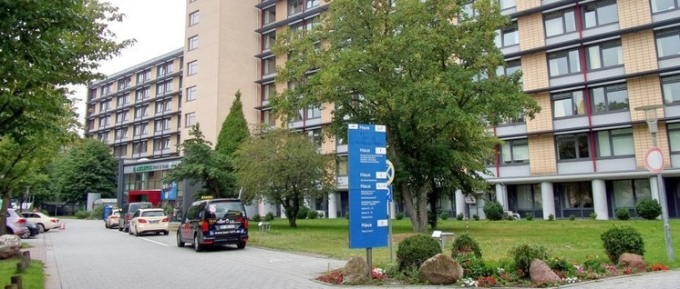 Wo der Staat ausstieg, traten private Krankenhausgruppen wie Asklepios auf den Plan: im Bild die Asklepios-Klinik St. Georg in Hamburg (Foto: Pauli-Pirat / Lizenz: CC BY-SA 4.0)