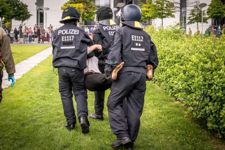 510401 polg nrw - Unbekannte Gefährder - Politik - Politik