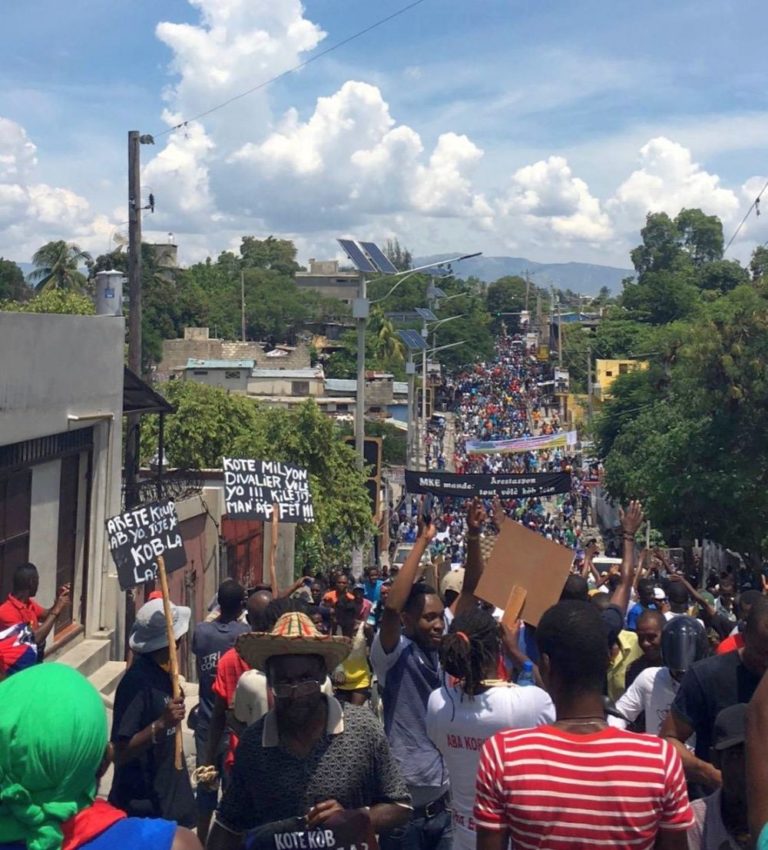 Demonstration zur Forderung nach Rechenschaftspflicht für die Verwaltung des PetroCaribe-Fonds