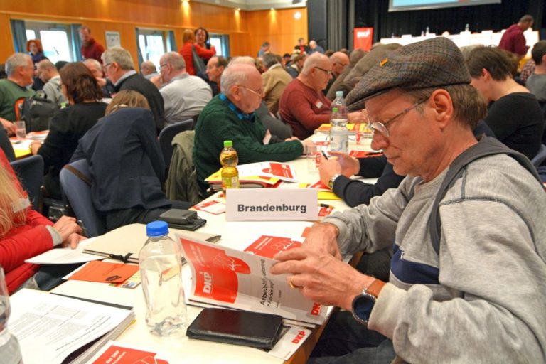 111301 DSC 4908 - Aggression nach außen und innen - DKP-Parteitag - DKP-Parteitag