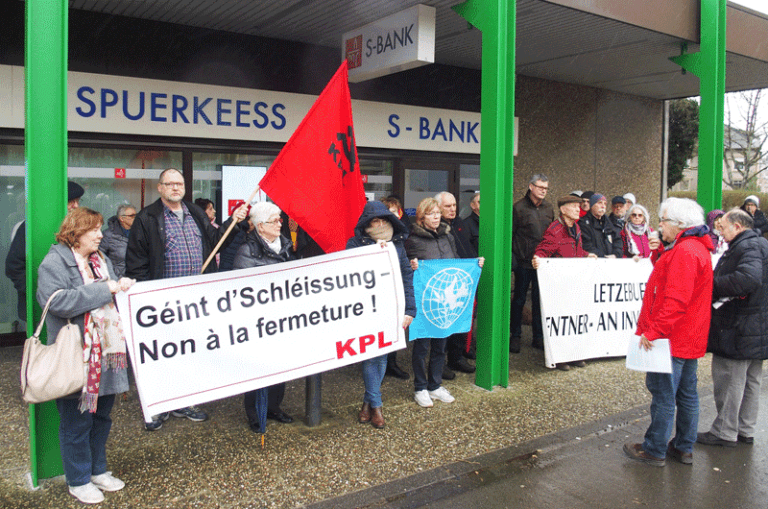 kplsparkasse1 - Luxemburger Kommunisten demonstrieren gegen Sparkassen-Schließung - Luxemburg - Luxemburg