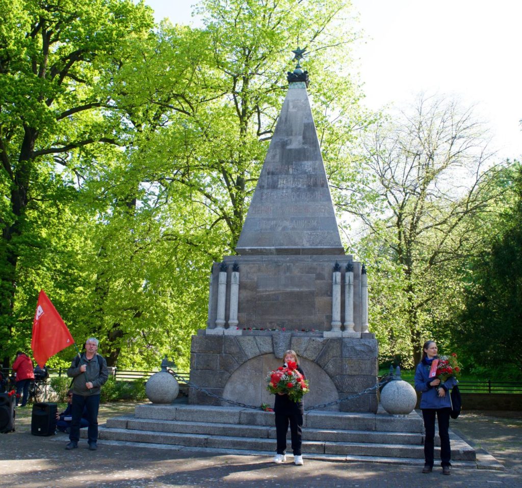 Berlin Buch - Danke Marija, Anatoli und Wassili! (Teil II) - 8. Mai, Antifaschismus, DKP, Tag der Befreiung - Blog, Aktion