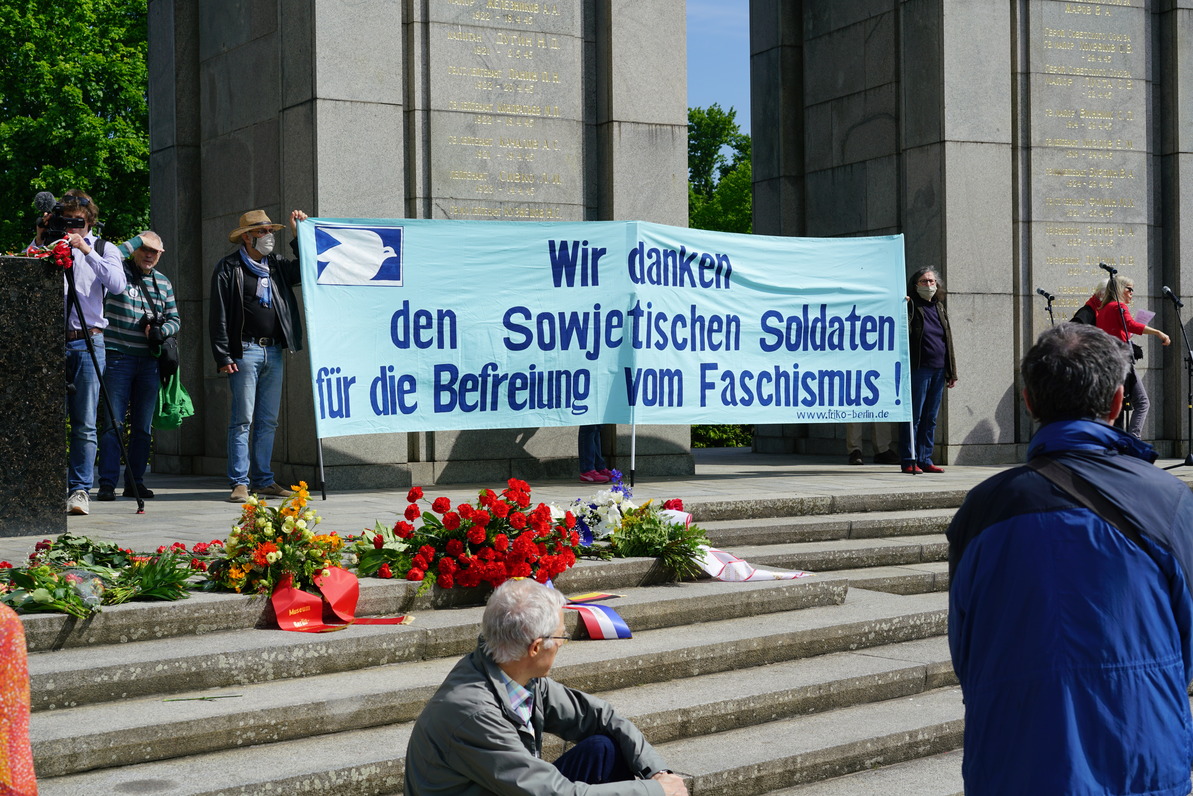Berlin3 - Friedensbotschaft - Antifaschismus, Tag der Befreiung - Im Bild