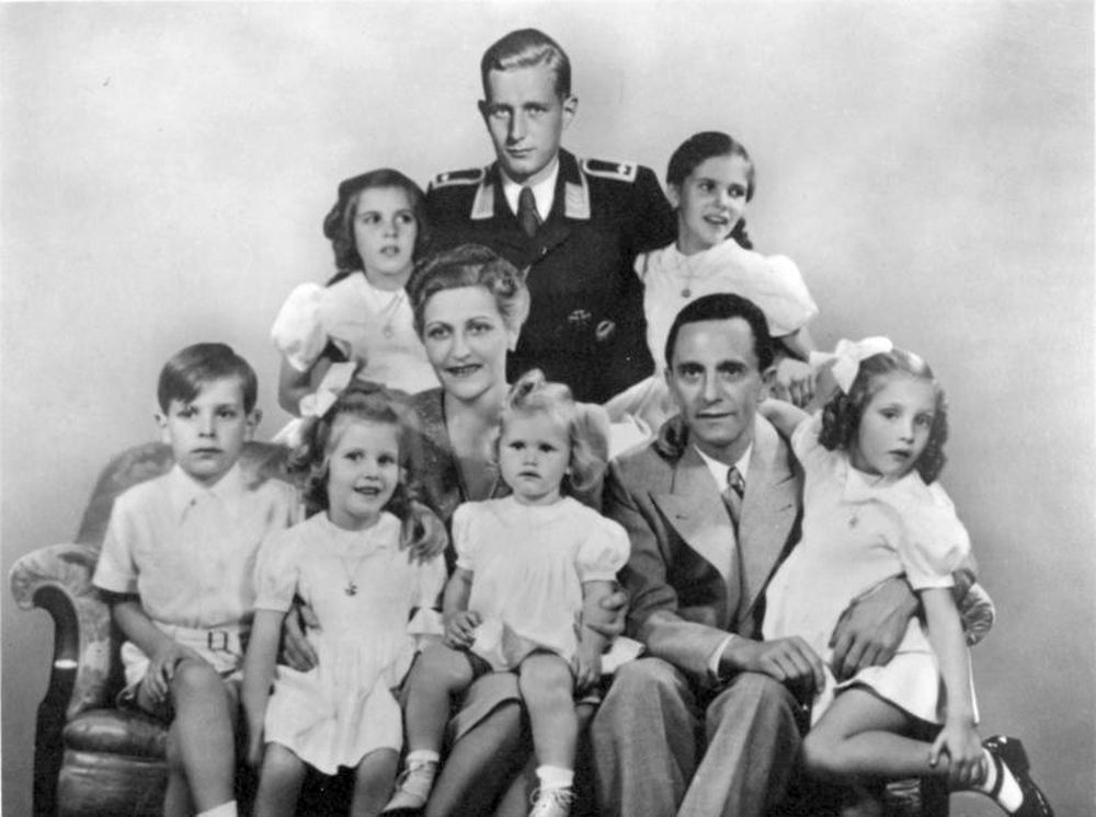 Bundesarchiv Bild 146 1978 086 03 Joseph Goebbels mit Familie - Ost und West – Unten und Oben - Antifaschismus - Theorie & Geschichte