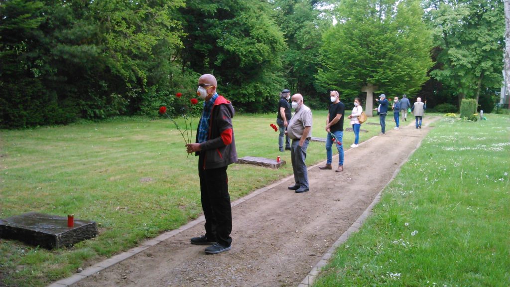 Leverkusen - Danke Marija, Anatoli und Wassili! (Teil II) - 8. Mai, Antifaschismus, DKP, Tag der Befreiung - Blog, Aktion