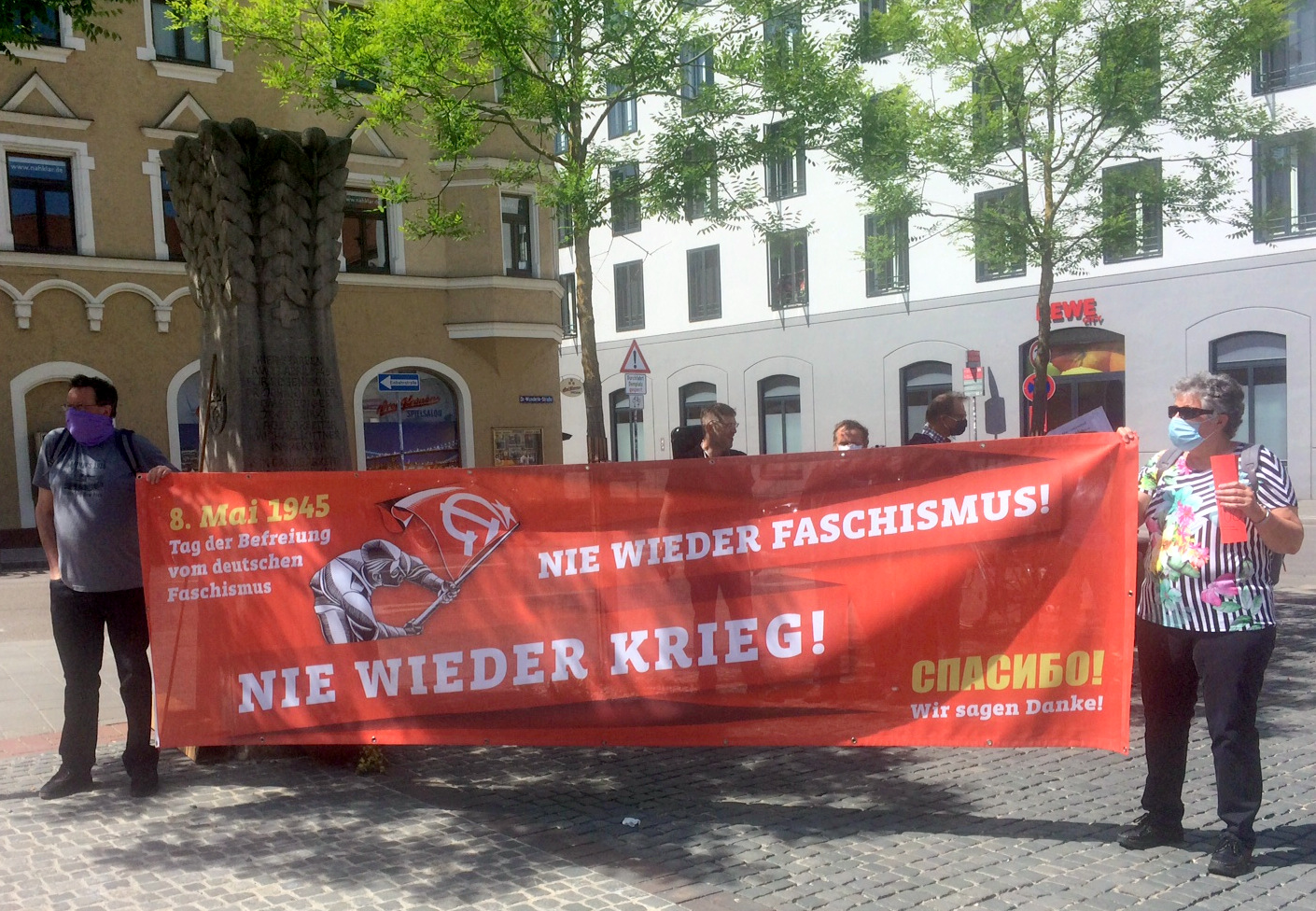 Regensburg 1 - Friedensbotschaft - Antifaschismus, Tag der Befreiung - Im Bild