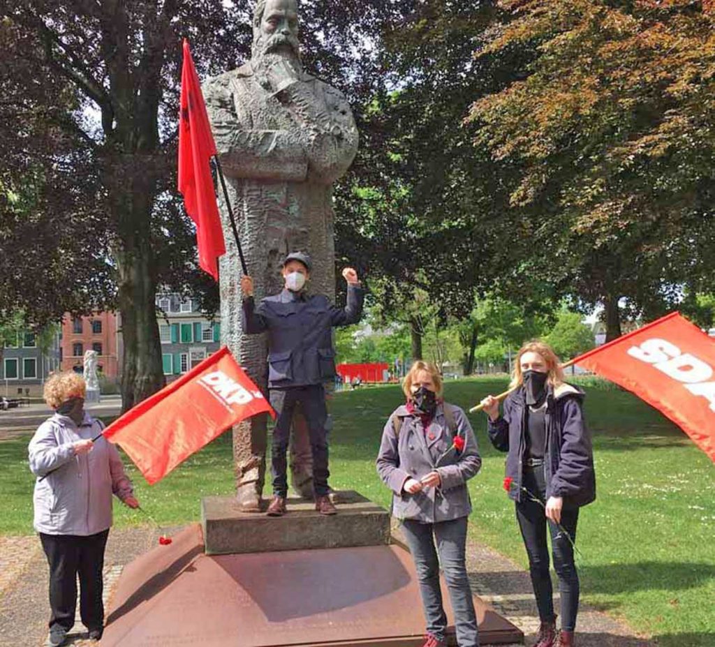 Wuppertal - Distancing statt Sozialpartnerschaft - 1. Mai - Im Bild