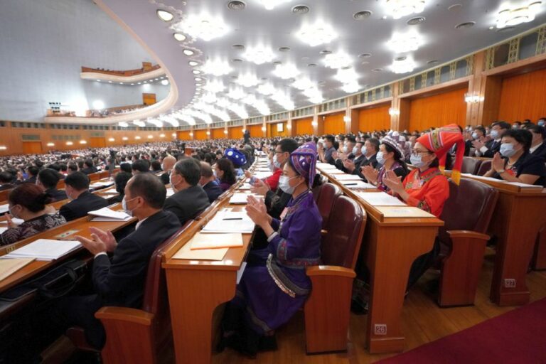 0607 Volkskongress - Vor großen Herausforderungen - China - China