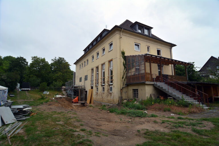 DSC 6107 - Betreten der Baustelle erwünscht - Karl-Liebknecht-Schule - Im Bild