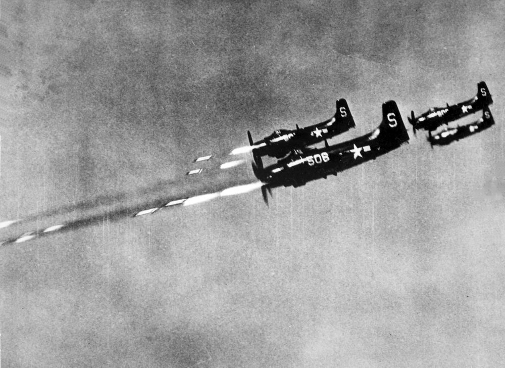 2710 Douglas AD 4 Skyraiders - Als der General nach Atombomben schrie - Korea, Krieg - Theorie & Geschichte