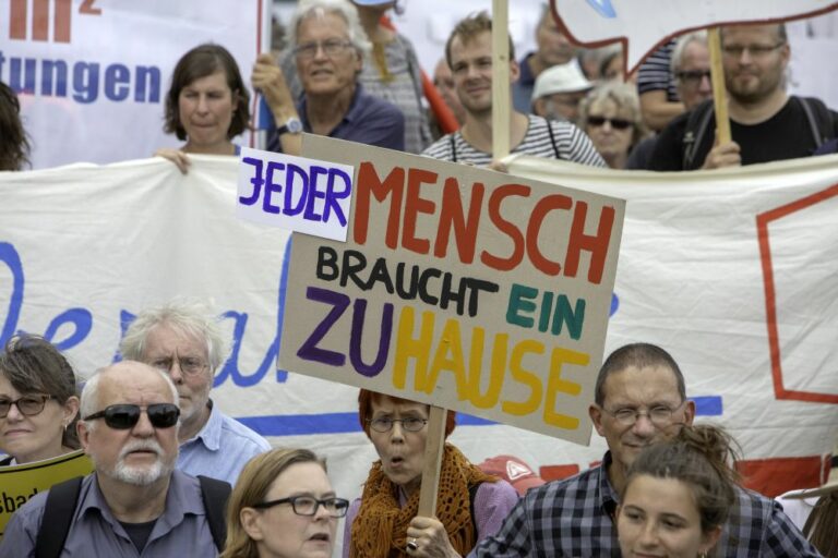 290402 wohnen - Enteignen per Grundgesetz? - Proteste - Proteste