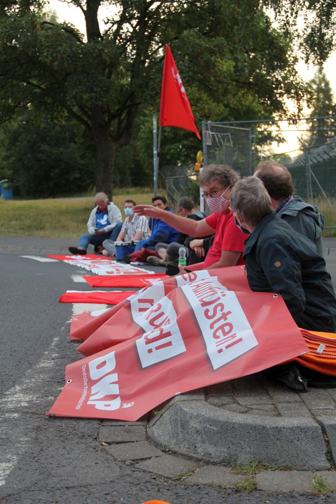 290805 - Büchel dichtmachen! - Abrüstung, Atomwaffen, Friedenskampf - Im Bild