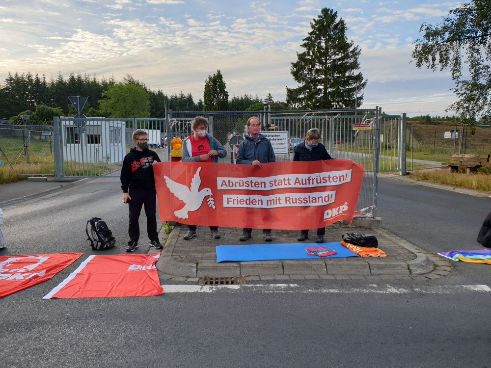 290806 - Büchel dichtmachen! - Abrüstung, Atomwaffen, Friedenskampf - Im Bild