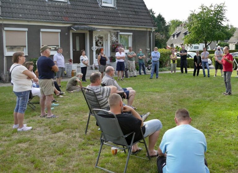 31 15 Bottrop - Morgen vor dem Eckhaus Nr. 3 - Kommunalpolitik - Kommunalpolitik